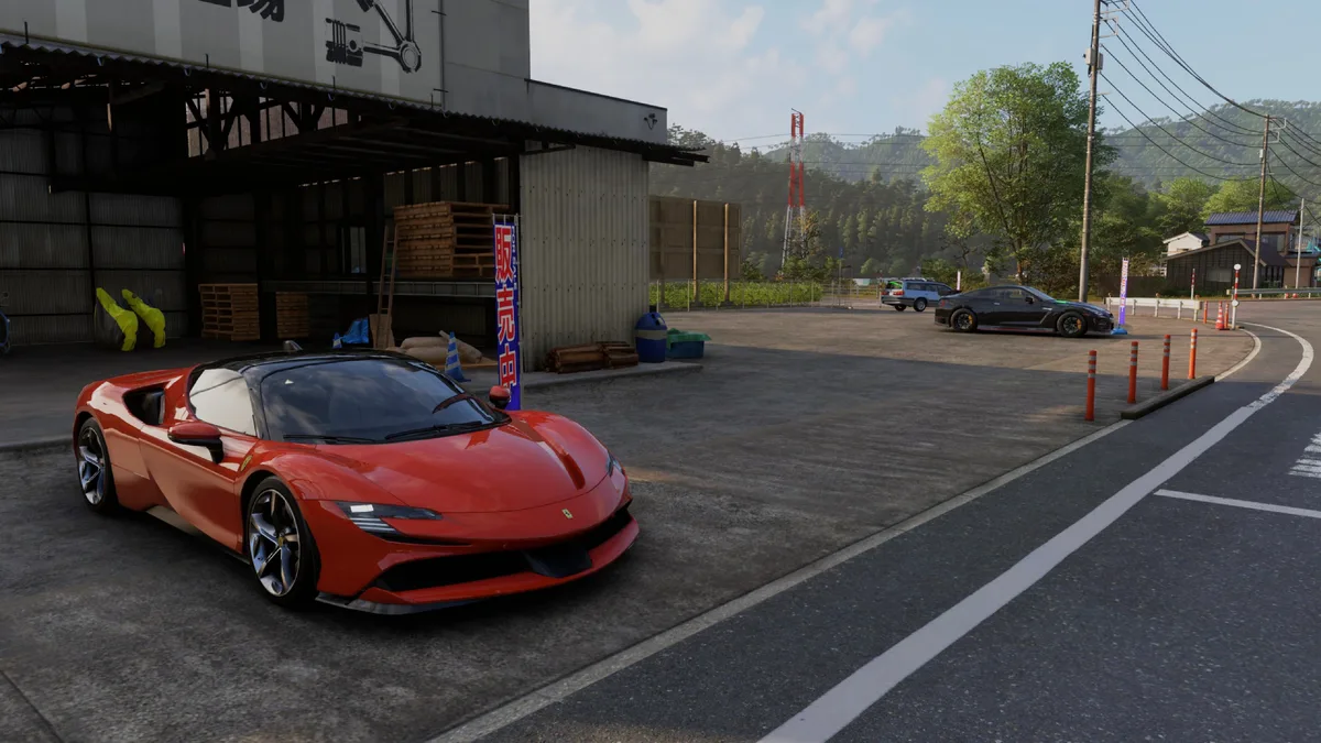 Красный спортивный автомобиль стоит перед гаражом у японского дома в Forza Horizon 6
